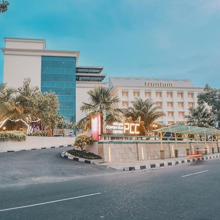 Hotel Truntum Padang Exteriér fotografie