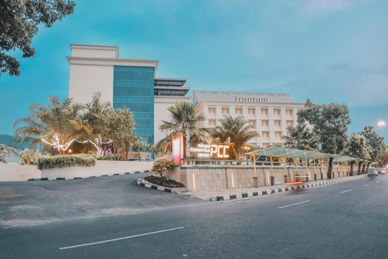 Hotel Truntum Padang Exteriér fotografie