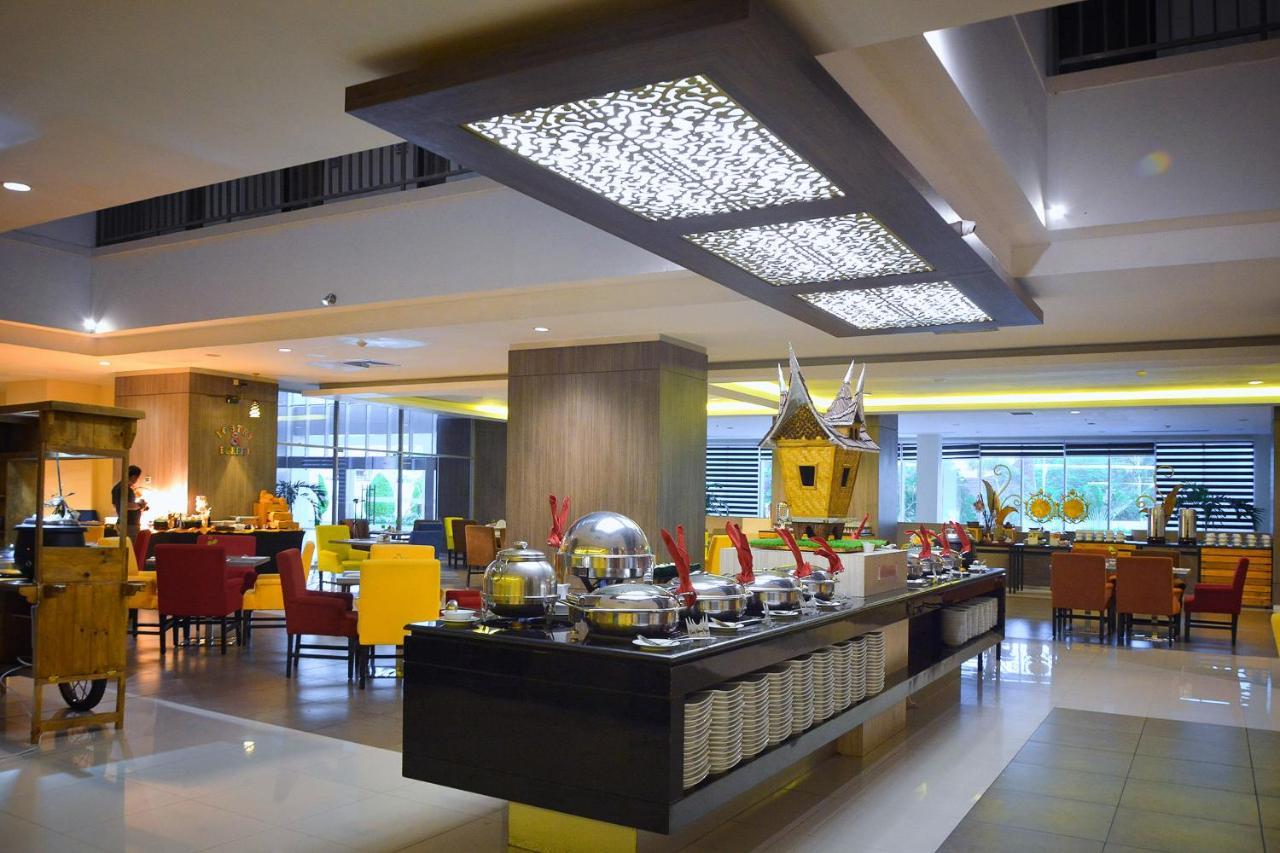 Hotel Truntum Padang Exteriér fotografie