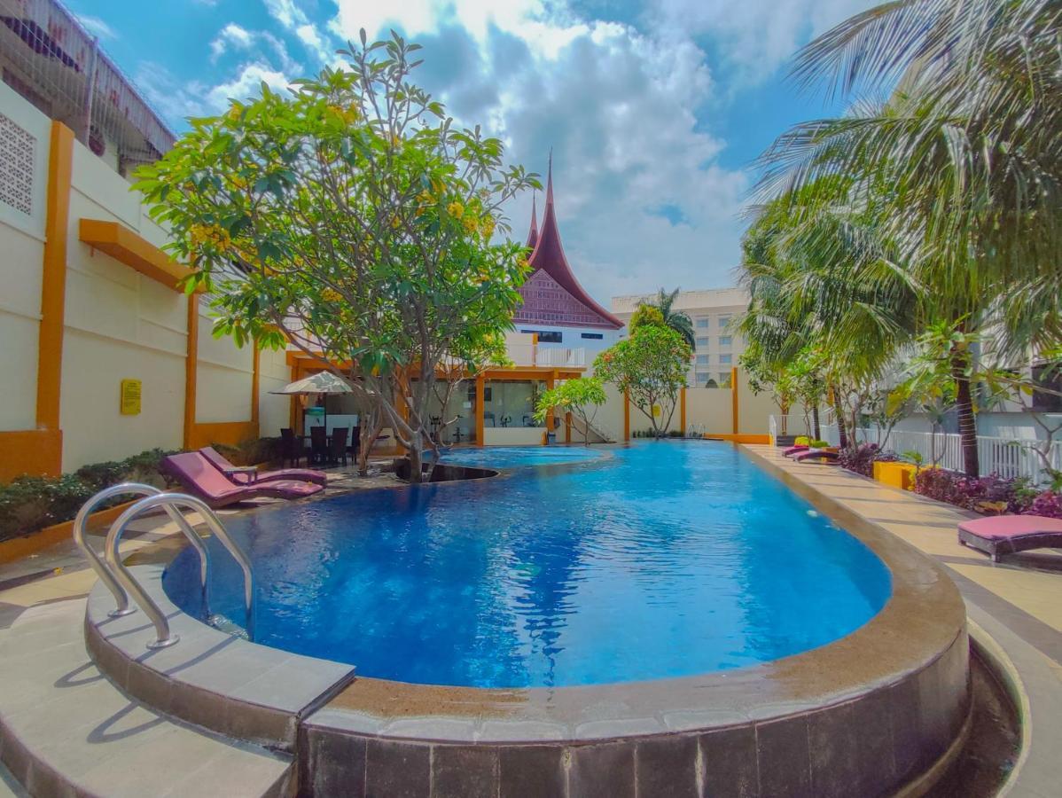 Hotel Truntum Padang Exteriér fotografie