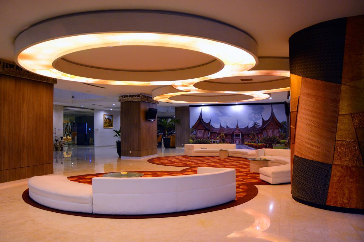 Hotel Truntum Padang Exteriér fotografie