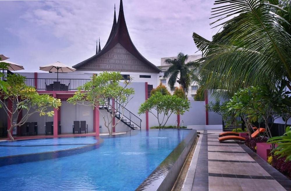 Hotel Truntum Padang Exteriér fotografie